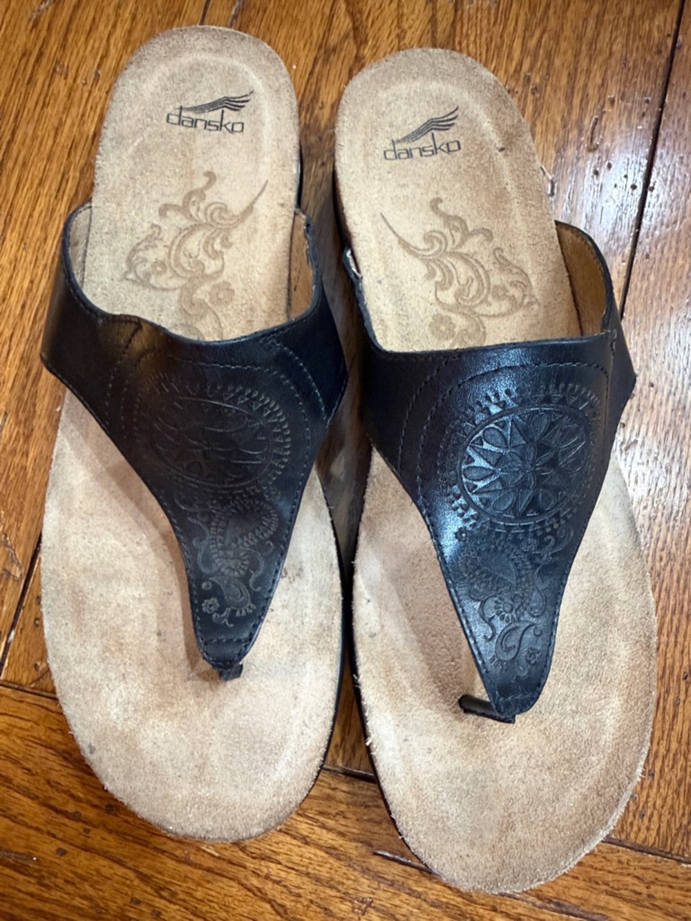 Dansko Women's Black Leather Embossed Thong Sandals